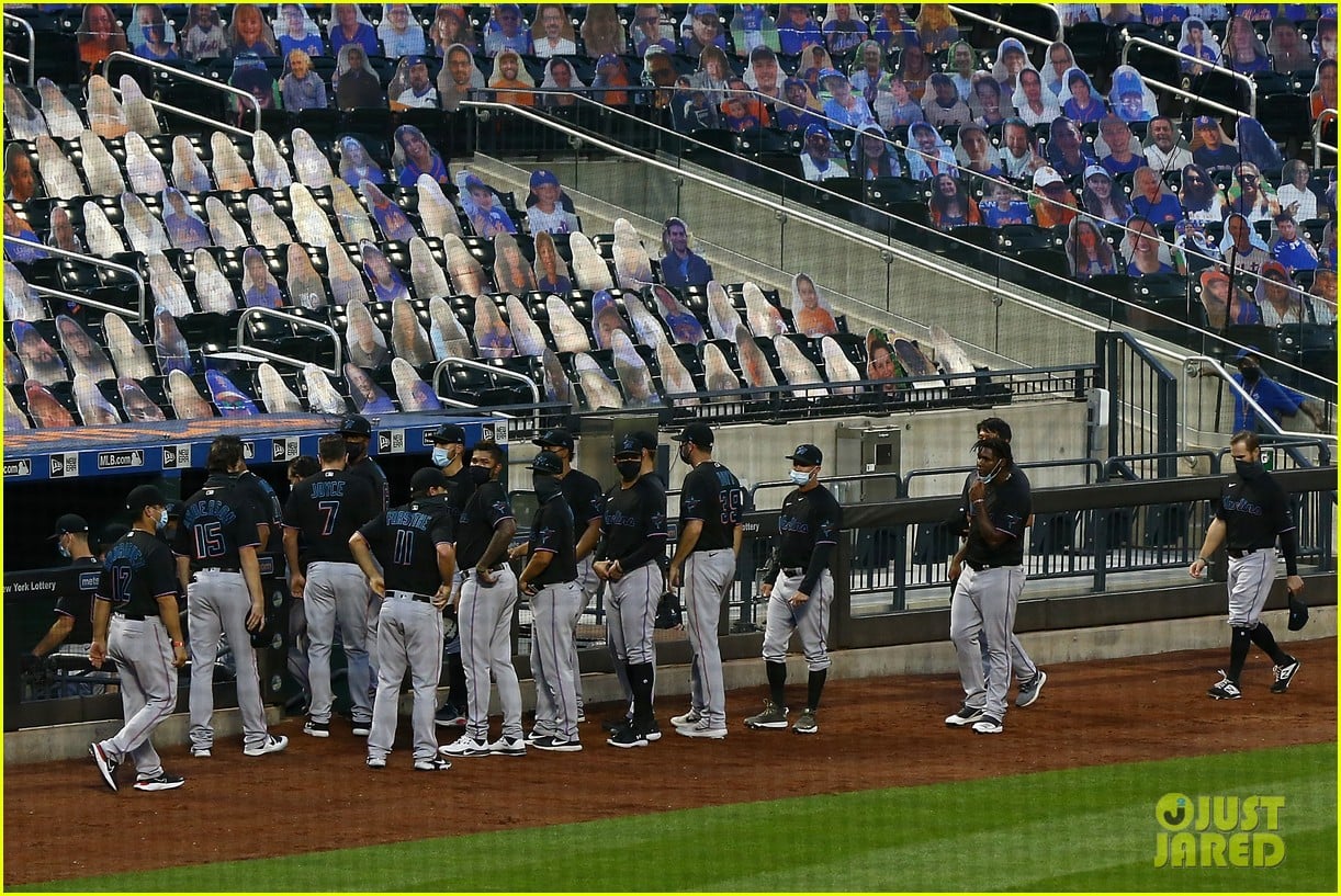 mets marlins walk off field in protest after 42 second silence 124478162