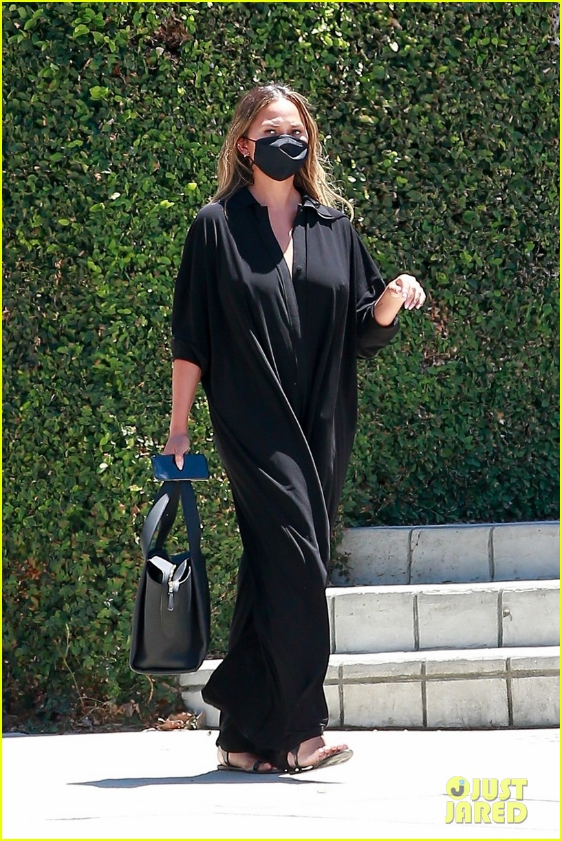 Chrissy Teigen Rocks Black Jumpsuit While Running Errands: Photo
