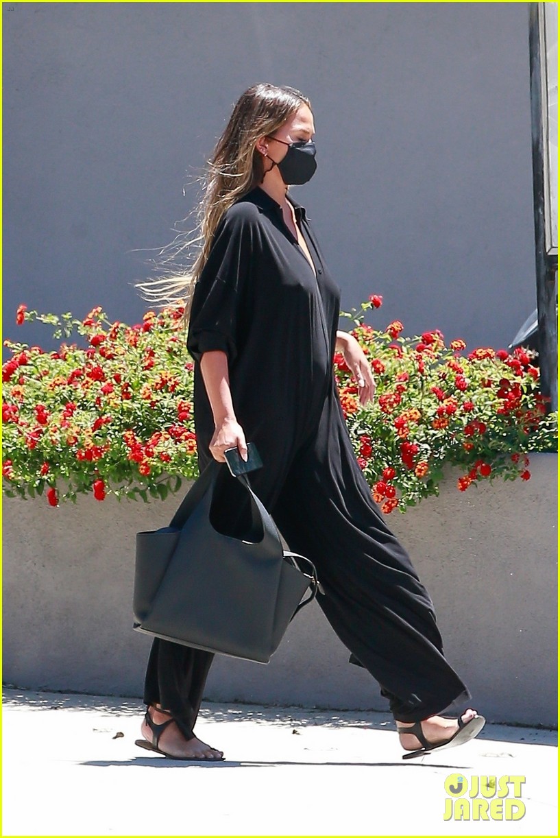 Chrissy Teigen Rocks Black Jumpsuit While Running Errands: Photo