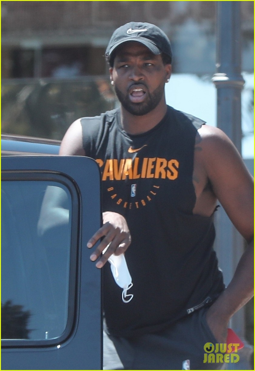 Tristan Thompson Grabs Some Pizzas in Calabasas Photo 4473196 Photos