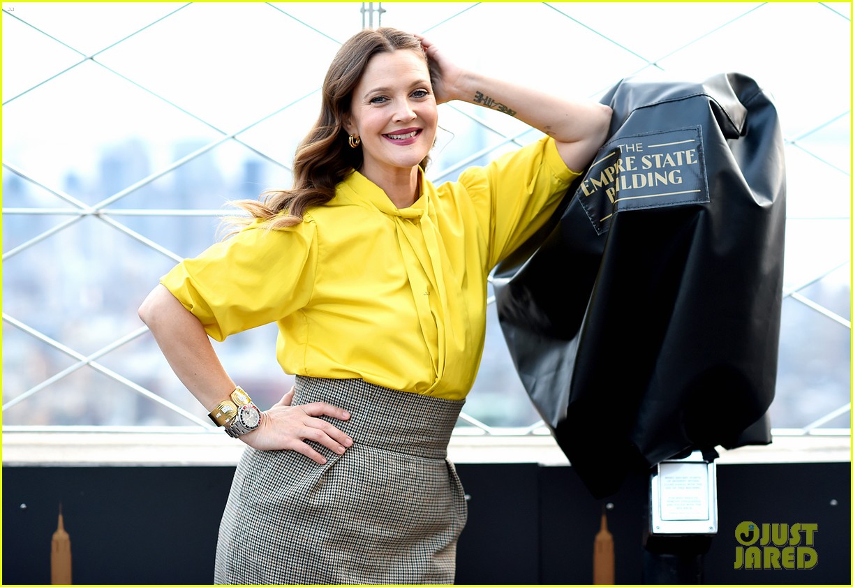 drew barrymore lights up empire state building talk show 02