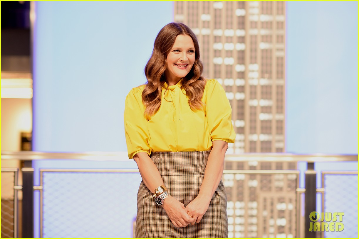 drew barrymore lights up empire state building talk show 054483667