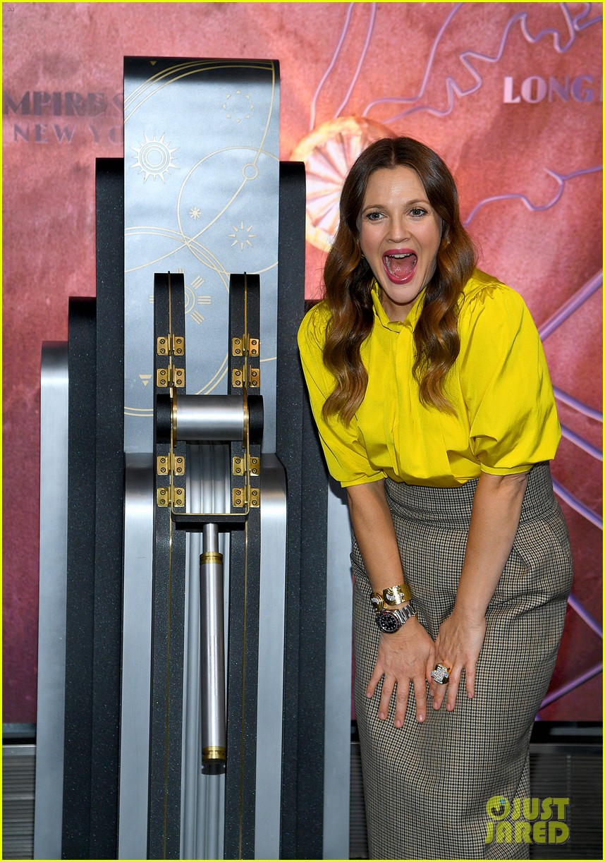 drew barrymore lights up empire state building talk show 114483673