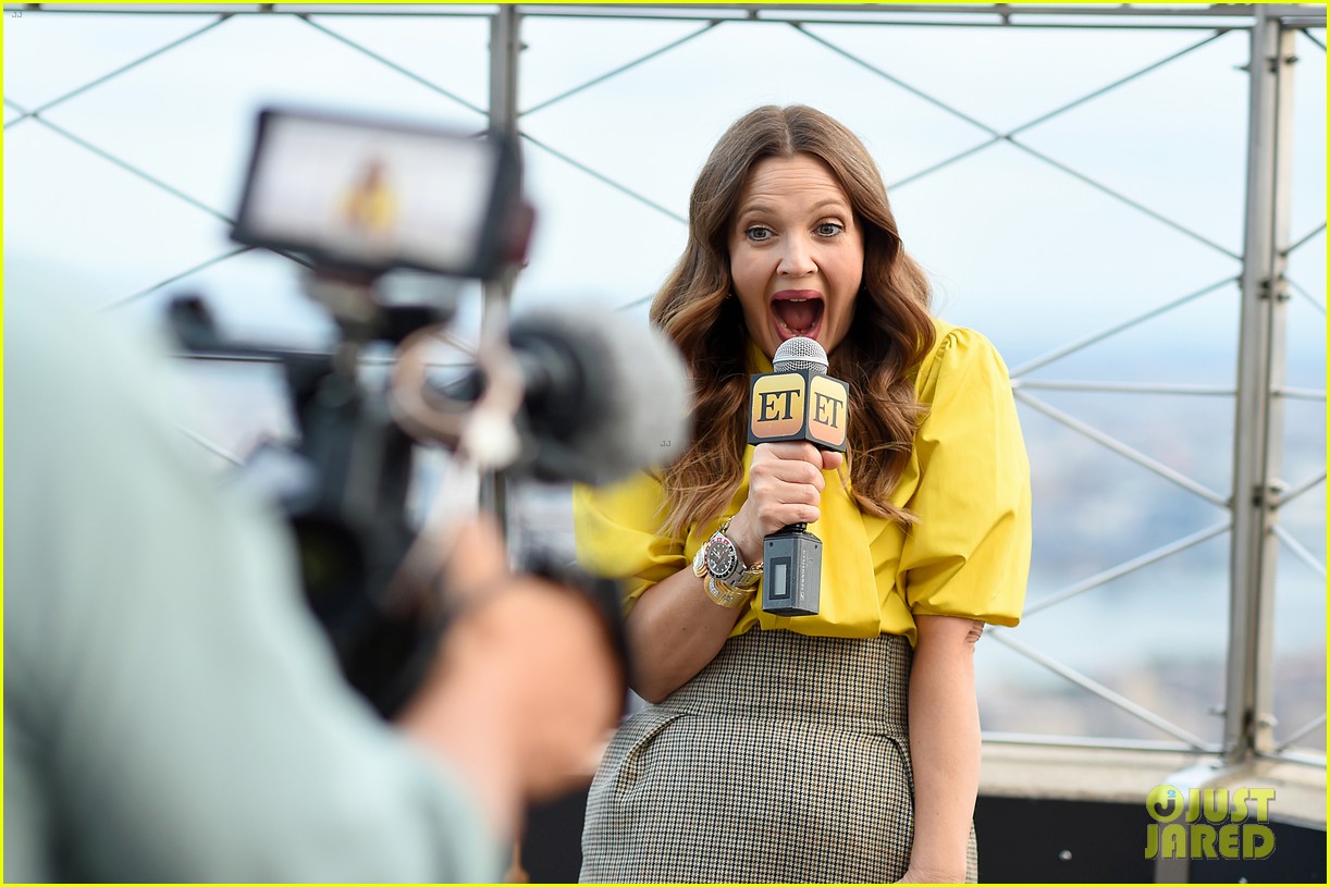 drew barrymore lights up empire state building talk show 15