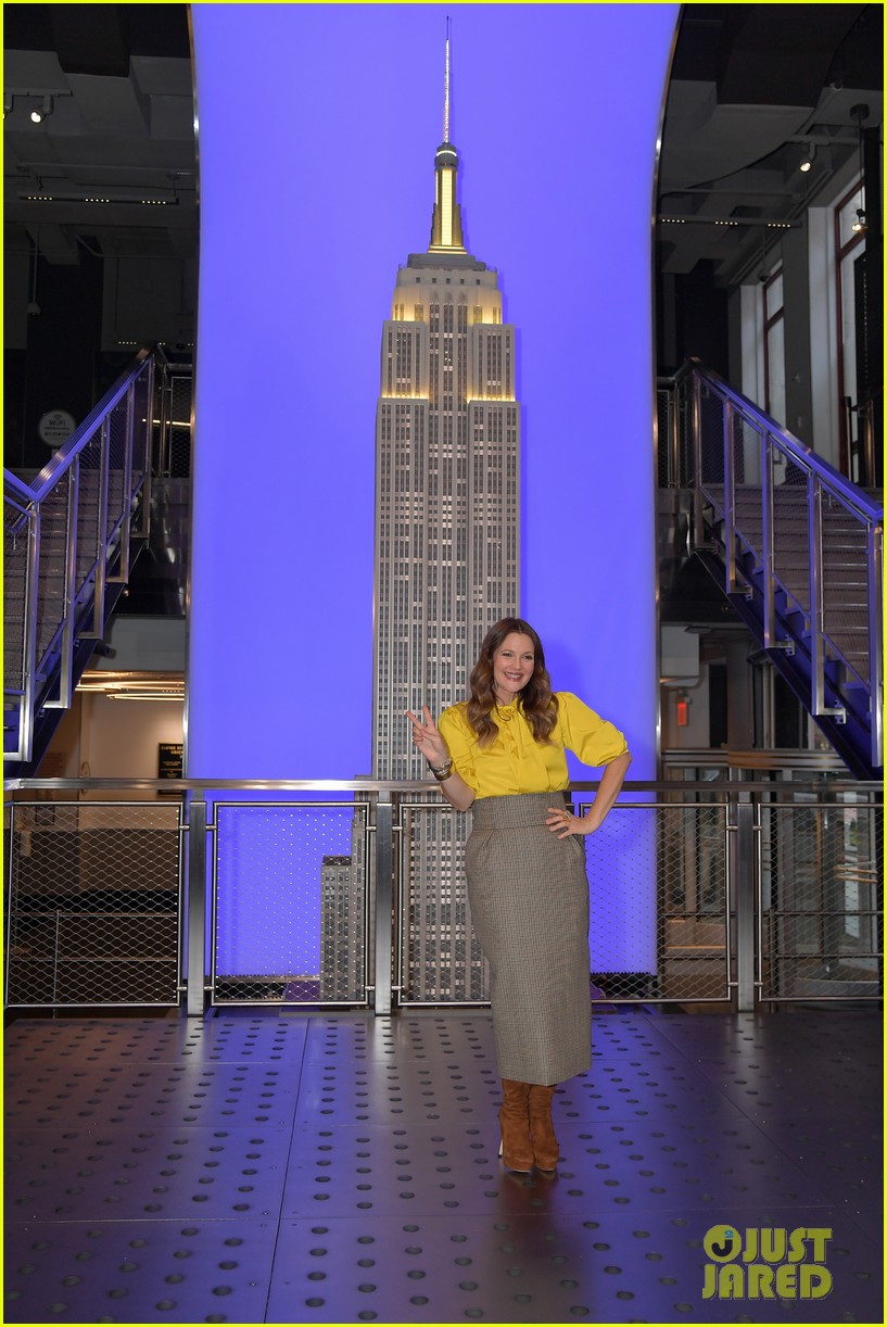 drew barrymore lights up empire state building talk show 18