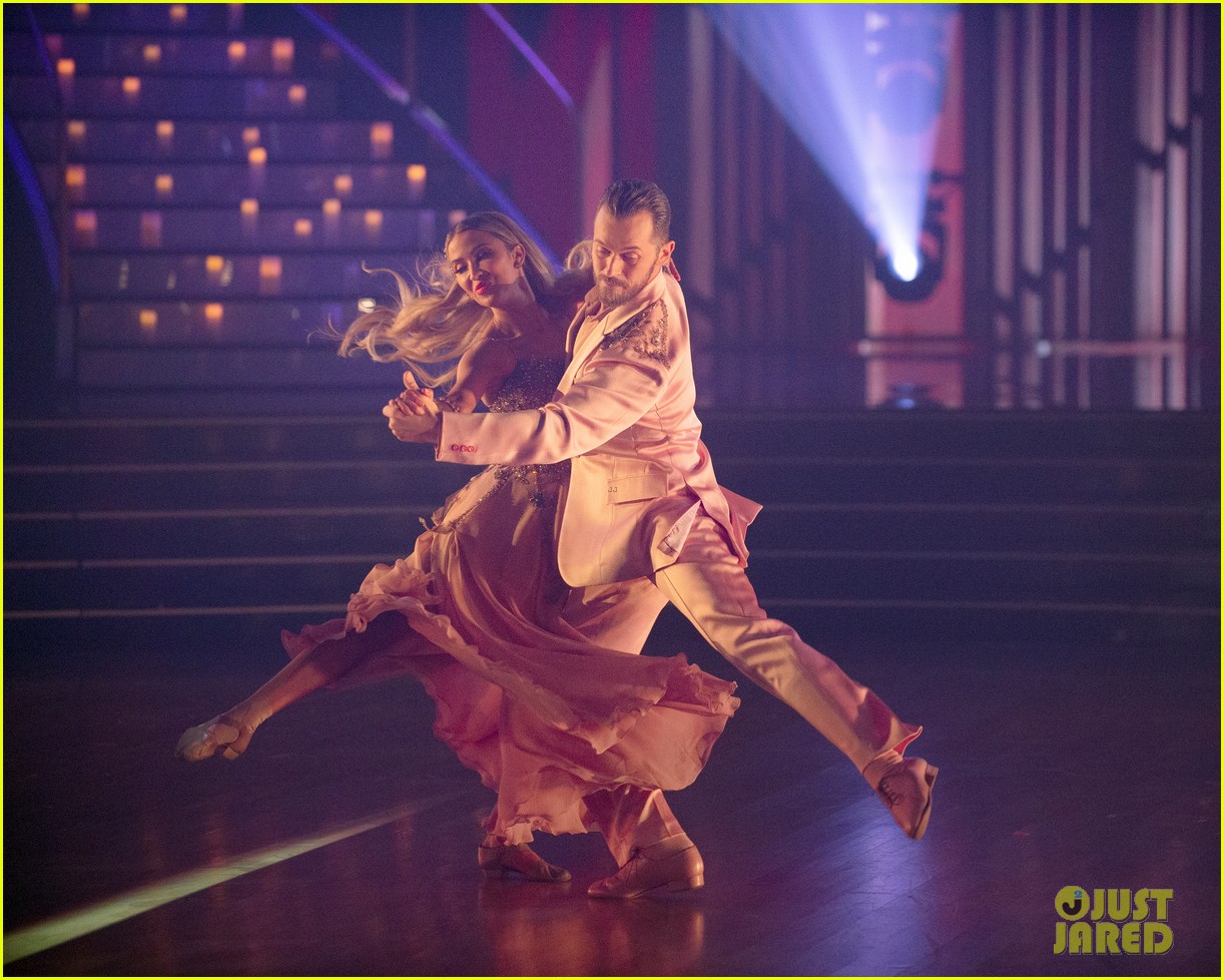 Kaitlyn Bristowe Dances Through Ankle Injury on 'Dancing with the Stars