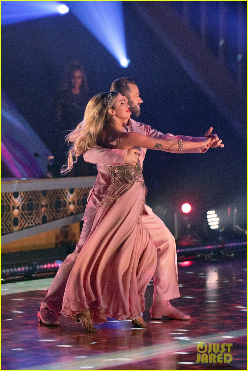 Kaitlyn Bristowe Dances Through Ankle Injury on 'Dancing with the Stars(02)