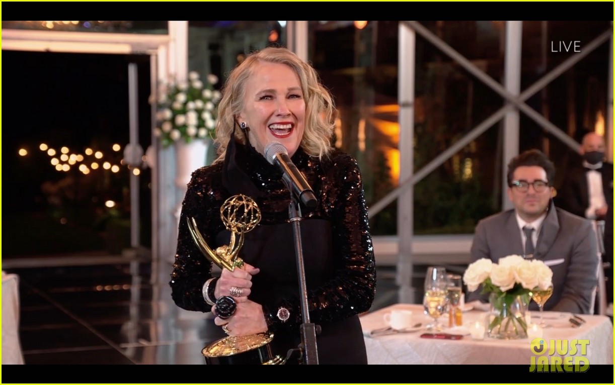 Catherine O'Hara Reveals How 'Schitt's Creek' Character Moria Rose(00)