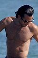 aaron diaz shirtless at the beach in cancun 04