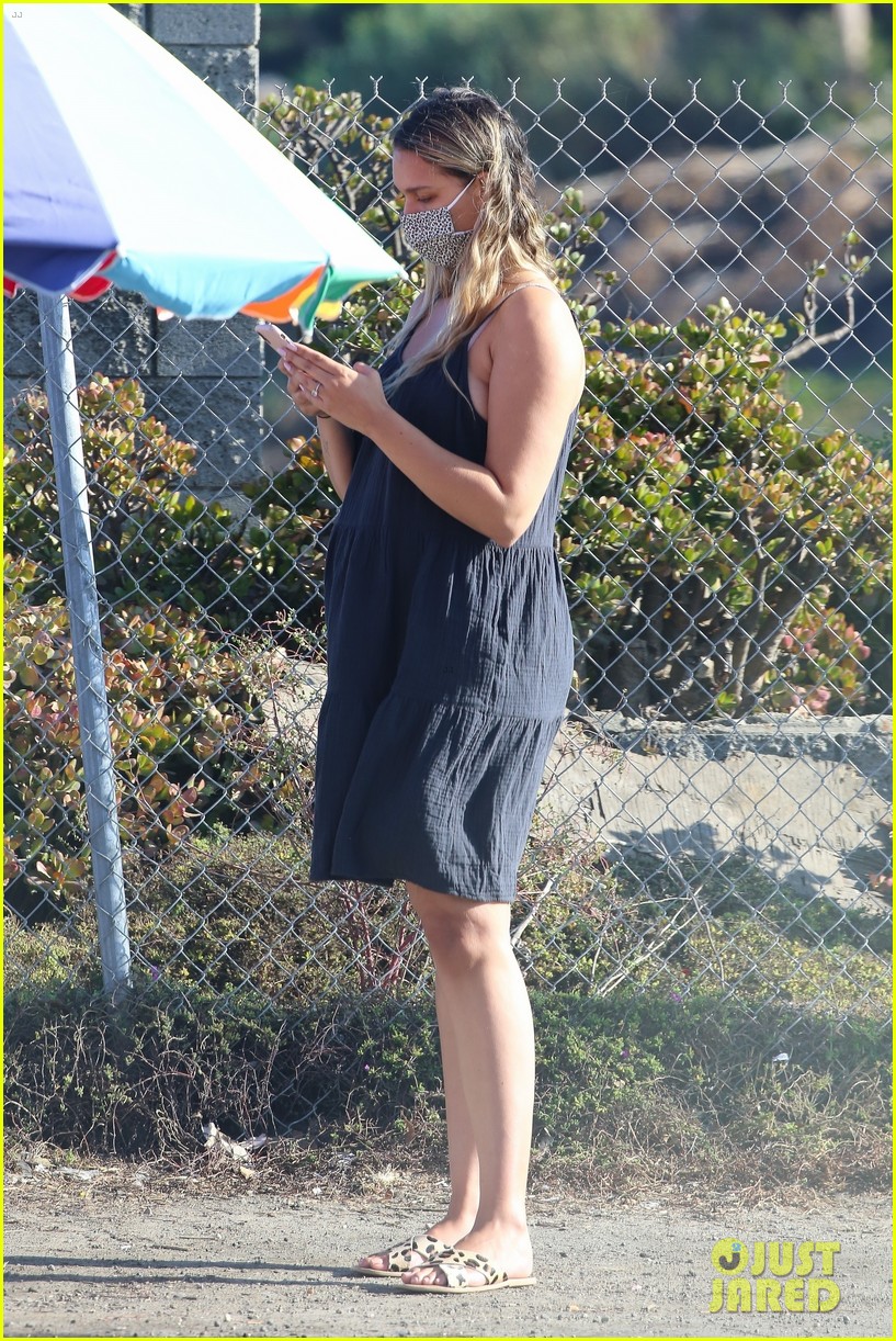 Pregnant April Love Geary Steps Out Amid News She's Expecting Third