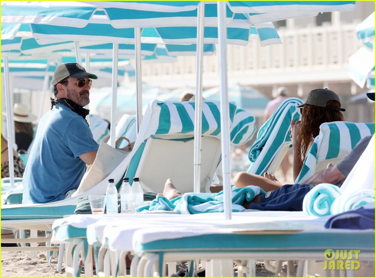 Jon Hamm Goes Shirtless for Beach Day with Girlfriend Anna Osceola(02)