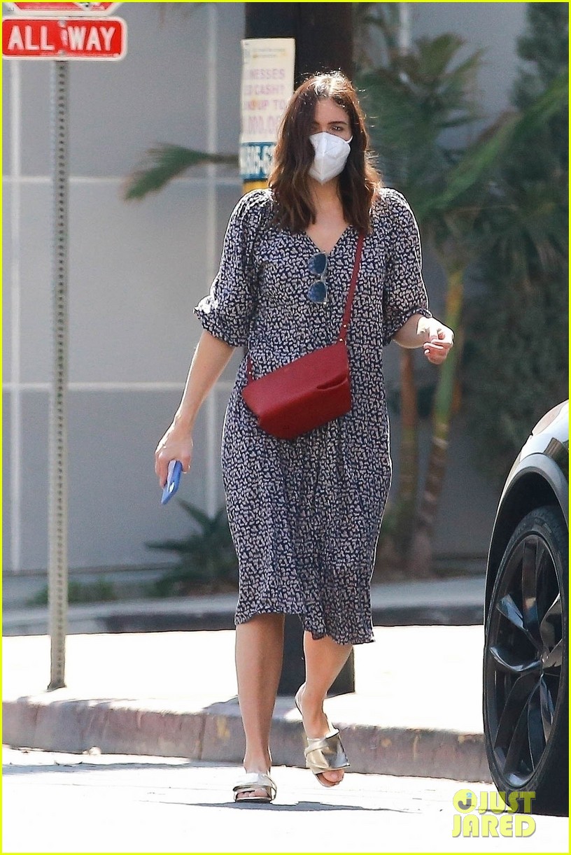 Mandy Moore Was Spotted with Tiny Baby Bump Just Days Before Pregnancy