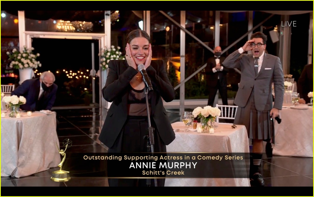 'Schitt's Creek' Wins All 7 Possible Awards at Emmys 2020, First Show to Sweep! Photo 4485637