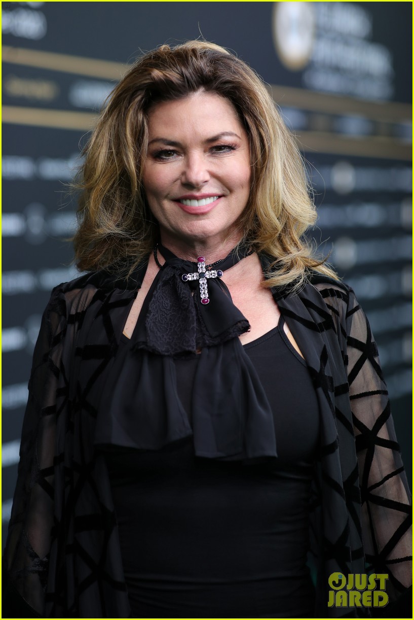 Shania Twain Gets Animated on the Red Carpet in Zurich! Photo 4487582