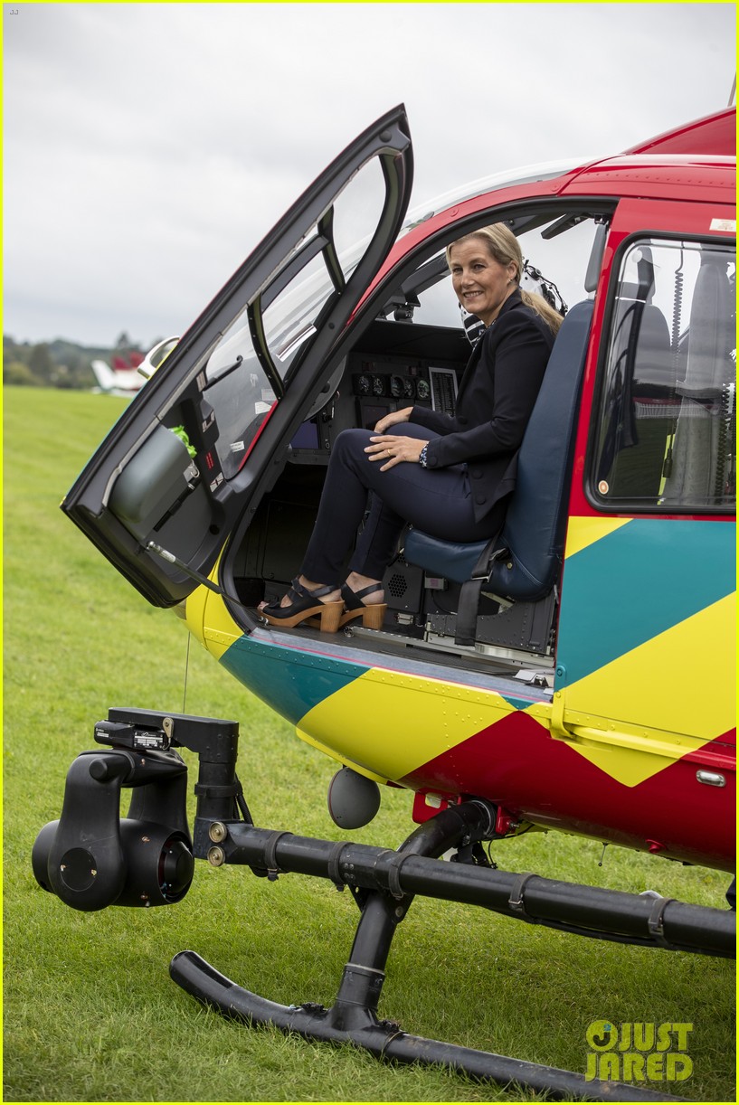 sophie wessex significant visit helicopter ambluence 034480665