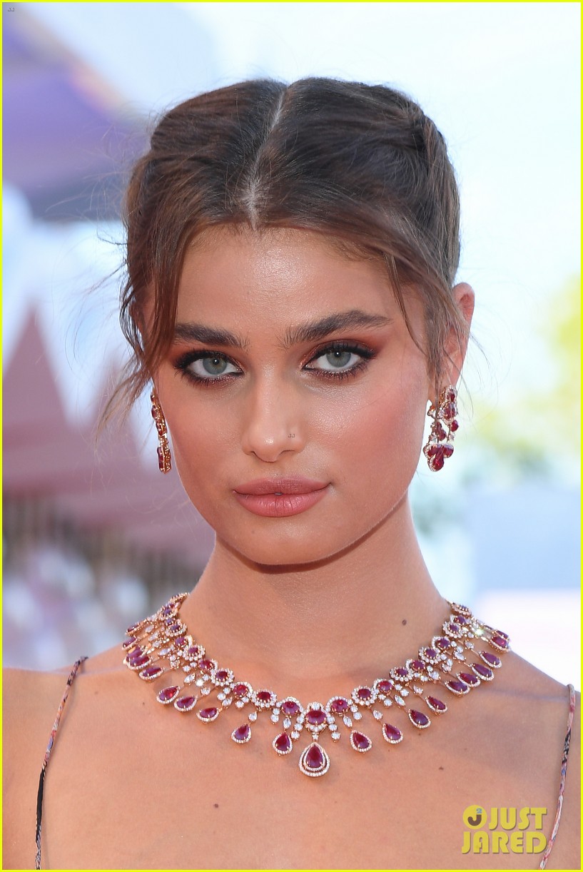 Model Taylor Hill Matches Her Mask To Her Dress at Venice Film