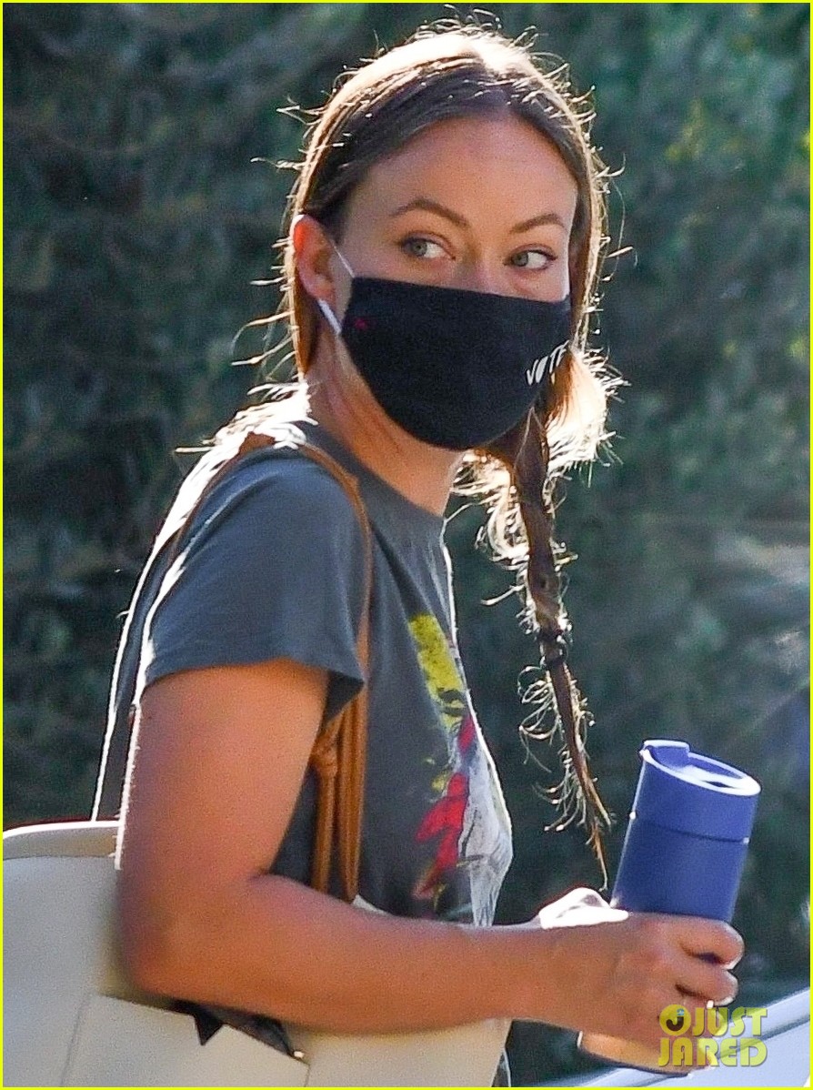 olivia wilde vote face mask outing 024489026