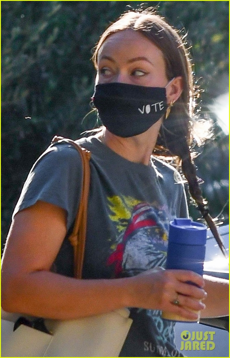 olivia wilde vote face mask outing 054489029