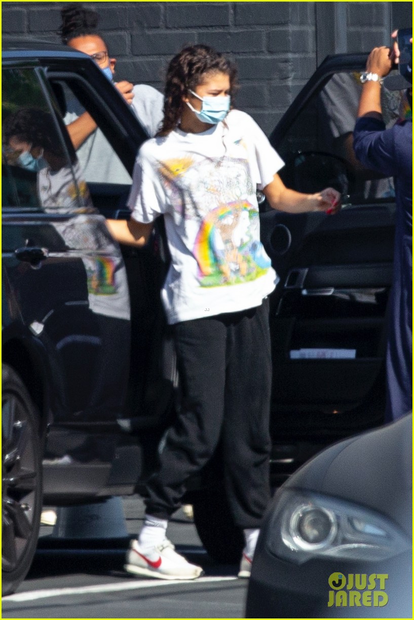 Photo: zendaya returns to work after historic emmys win 01 | Photo