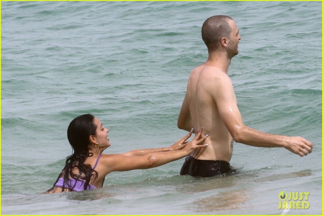 Alexa Demie Rocks Cute Purple Bikini At The Beach With Boyfr