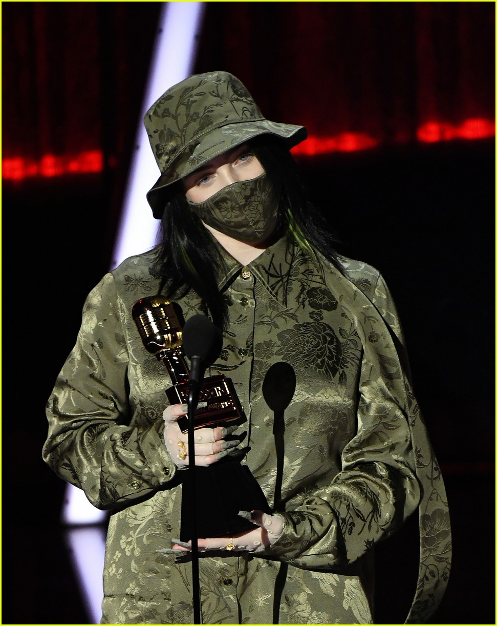 Billie Eilish & Lil Nas X Pick Up Awards at BBMAs 2020, Both Wearing