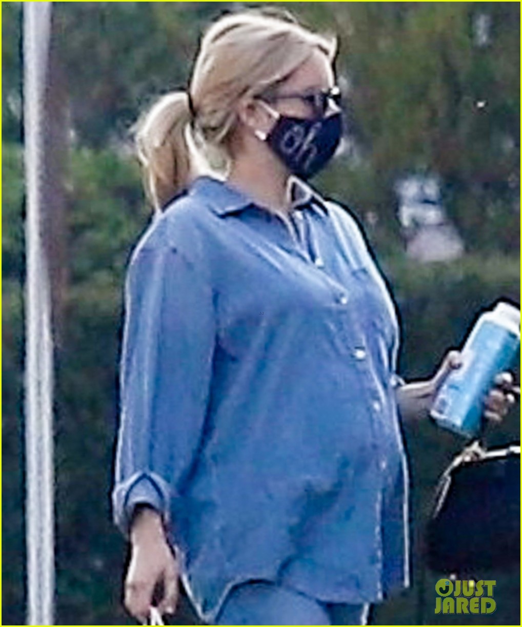 Emma Roberts Dresses in Denim After Her Baby Shower Photo 4490847