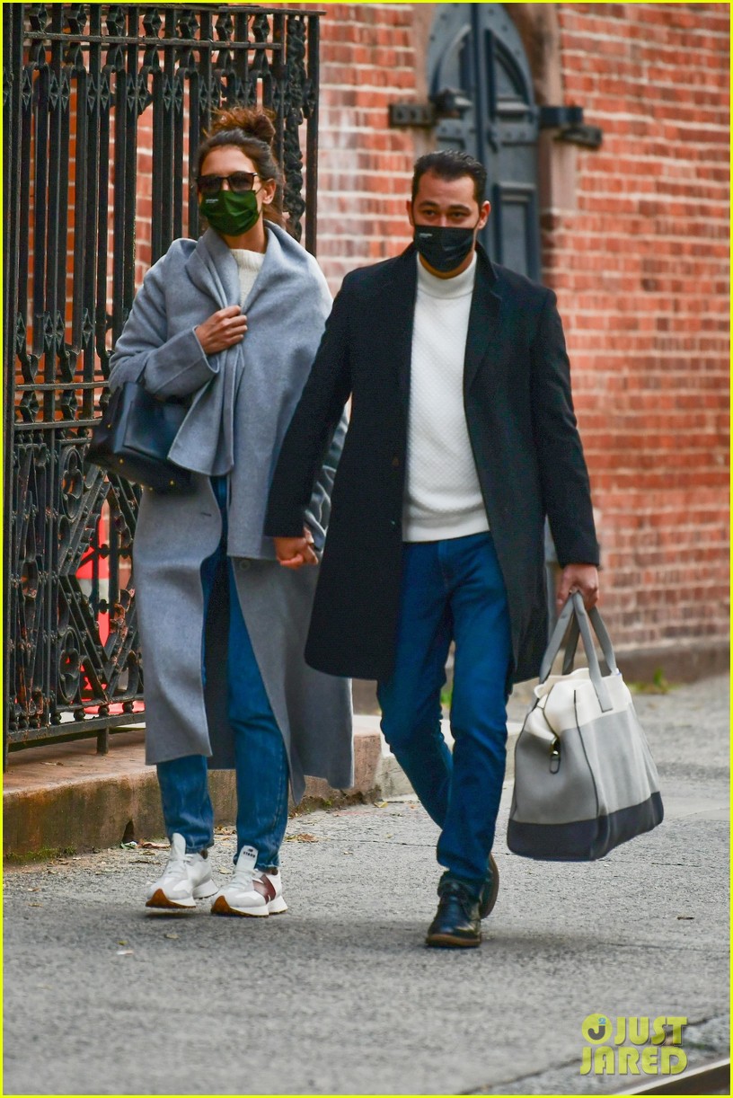 Katie Holmes & Emilio Vitolo Wear Matching Masks After Romantic Weekend