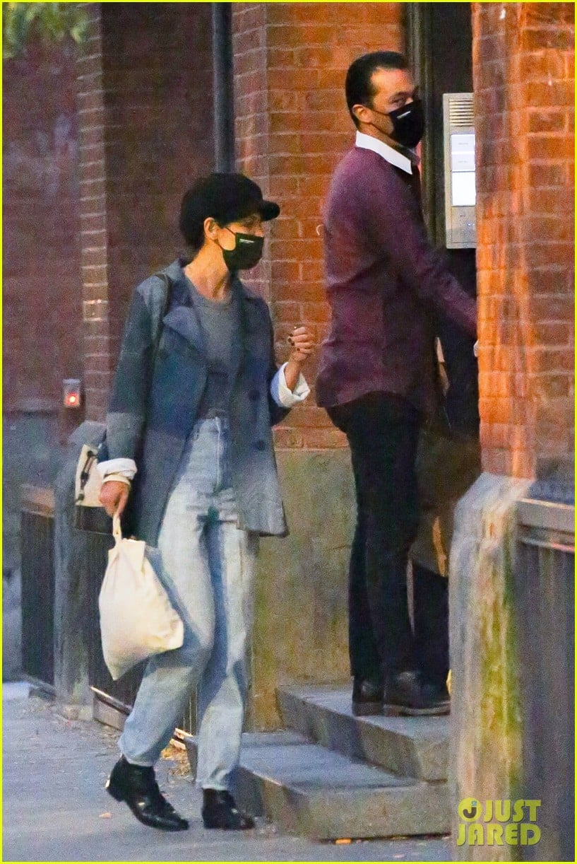 Katie Holmes & Emilio Vitolo Pick Up Food To Go Before Heading Home in