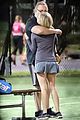 russell crowe britney theriot tennis match 01