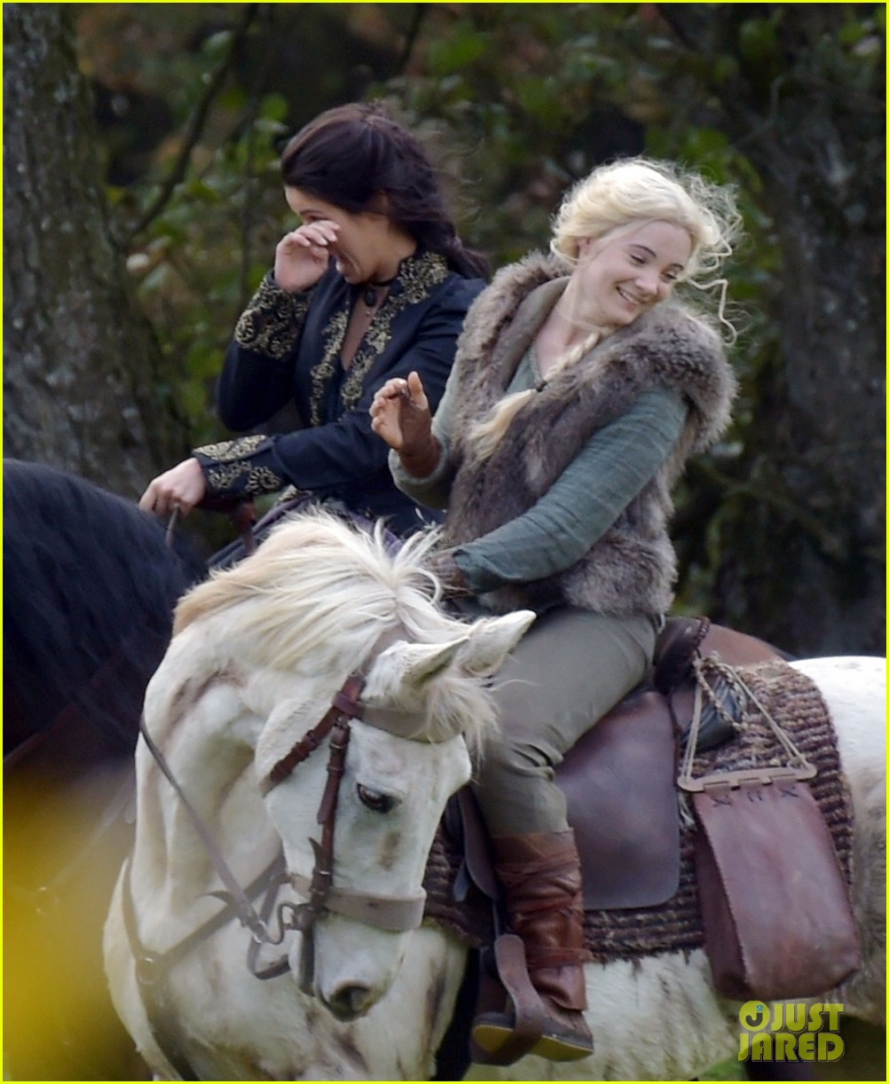 Anya Chalotra And Freya Allan Film Netflixs The Witcher Season 2 See The Set Pics Photo