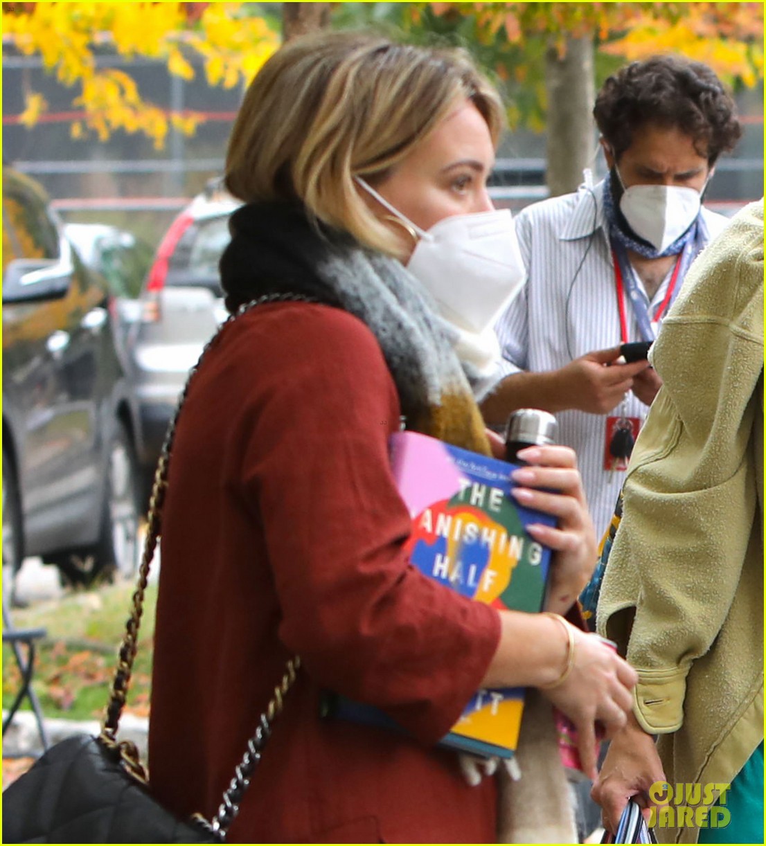 Hilary Duff & Sutton Foster Mask Up While Filming 'Younger' Final