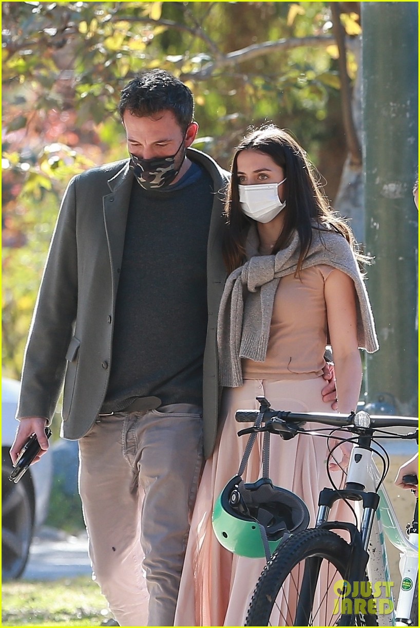 Ben Affleck & Ana de Armas Take His Kids to the Park After First