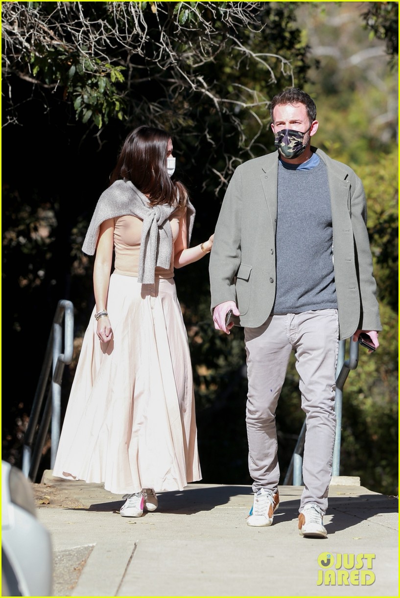 Ben Affleck & Ana de Armas Take His Kids to the Park After First