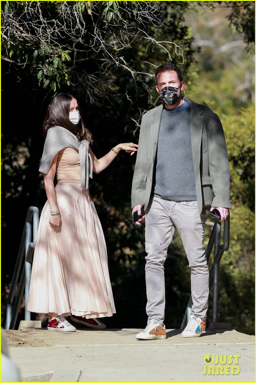 Ben Affleck & Ana de Armas Take His Kids to the Park After First