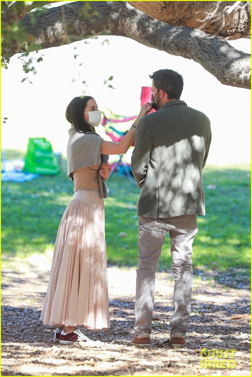 Ben Affleck & Ana de Armas Take His Kids to the Park After First