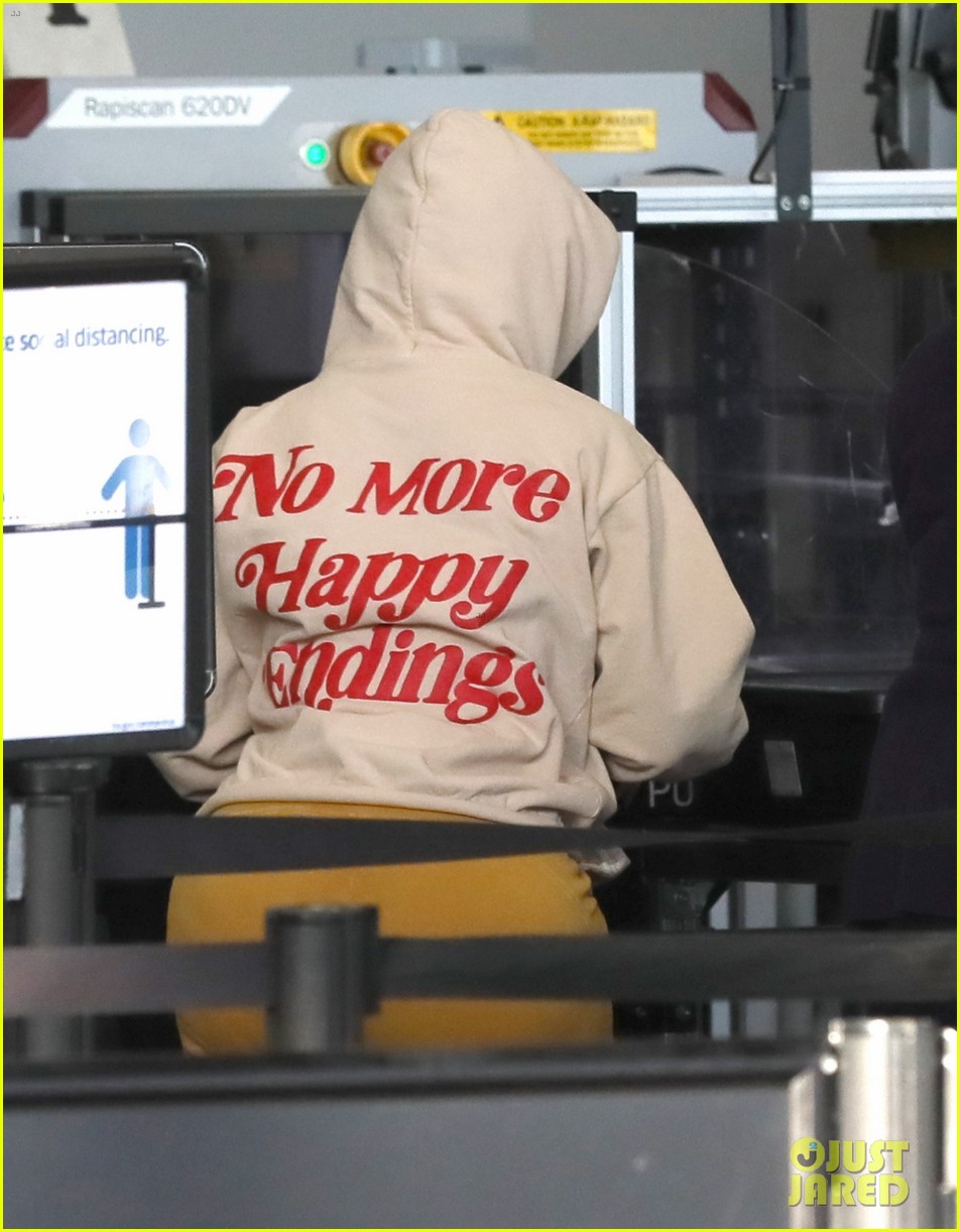 Cardi B Catches a Flight in LA Ahead of Thanksgiving: Photo 4503481