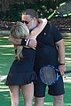 russell crowe kisses britney theriot 02
