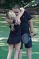 russell crowe kisses britney theriot 81