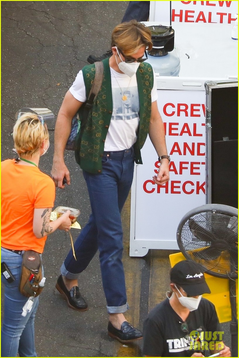 Harry Styles Olivia Wilde More Spotted On Don T Worry Darling Set See Photos Photo Chris Pine Dont Worry Darling Harry Styles Nick Kroll Olivia Wilde Pictures Just Jared
