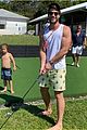 chris hemsworth jokes around while golfing with his son brother liam 04