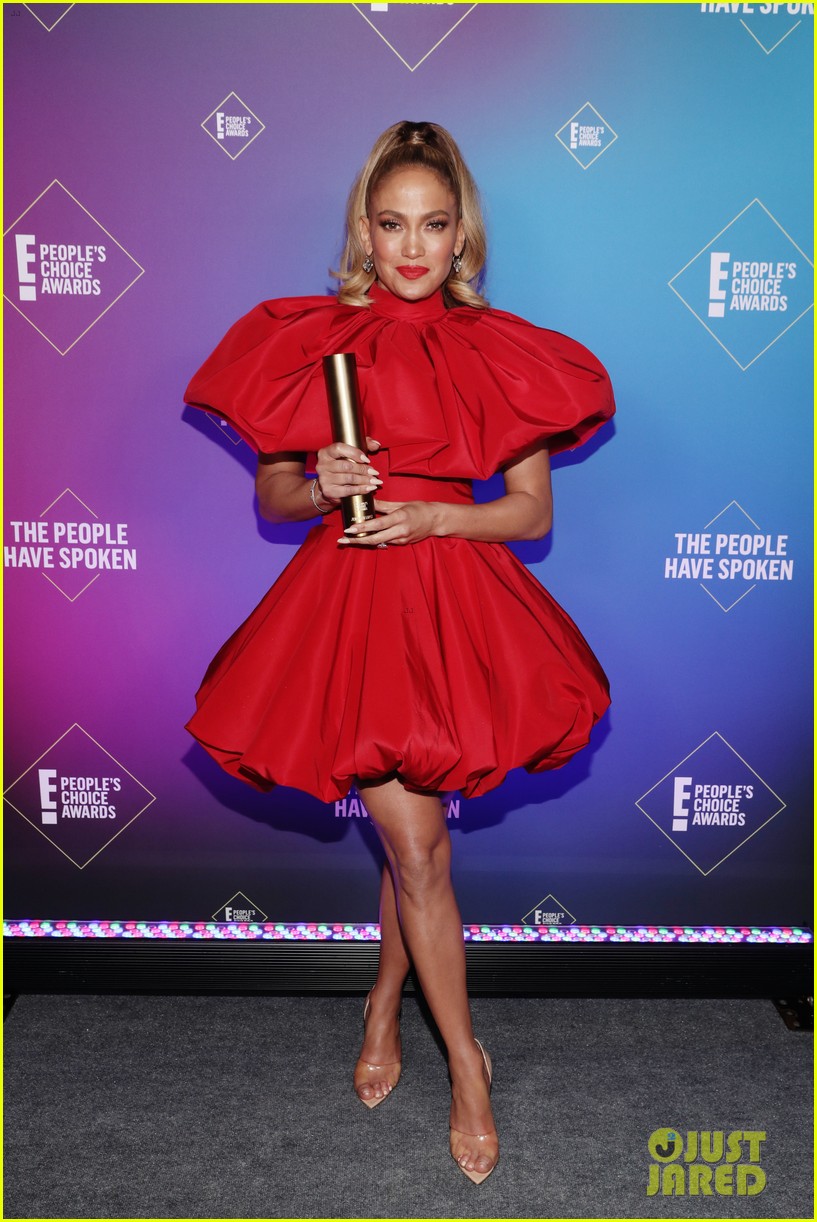 Jennifer Lopez Gives Inspiring Speech at People's Choice Awards 2020