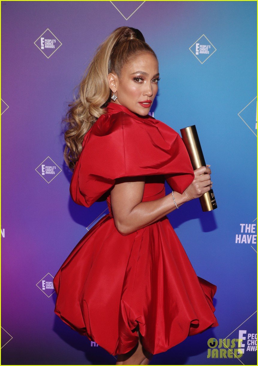 Jennifer Lopez Gives Inspiring Speech at People's Choice Awards 2020