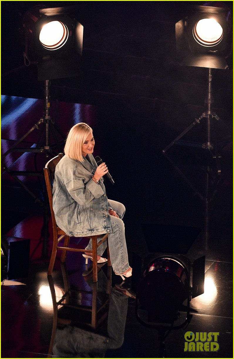 Katy Perry & Country Star Darius Rucker Debut Moving Performance of(02)