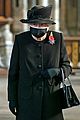 queen elizabeth wears face mask for first time at remembrance day 03