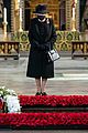 queen elizabeth wears face mask for first time at remembrance day 04