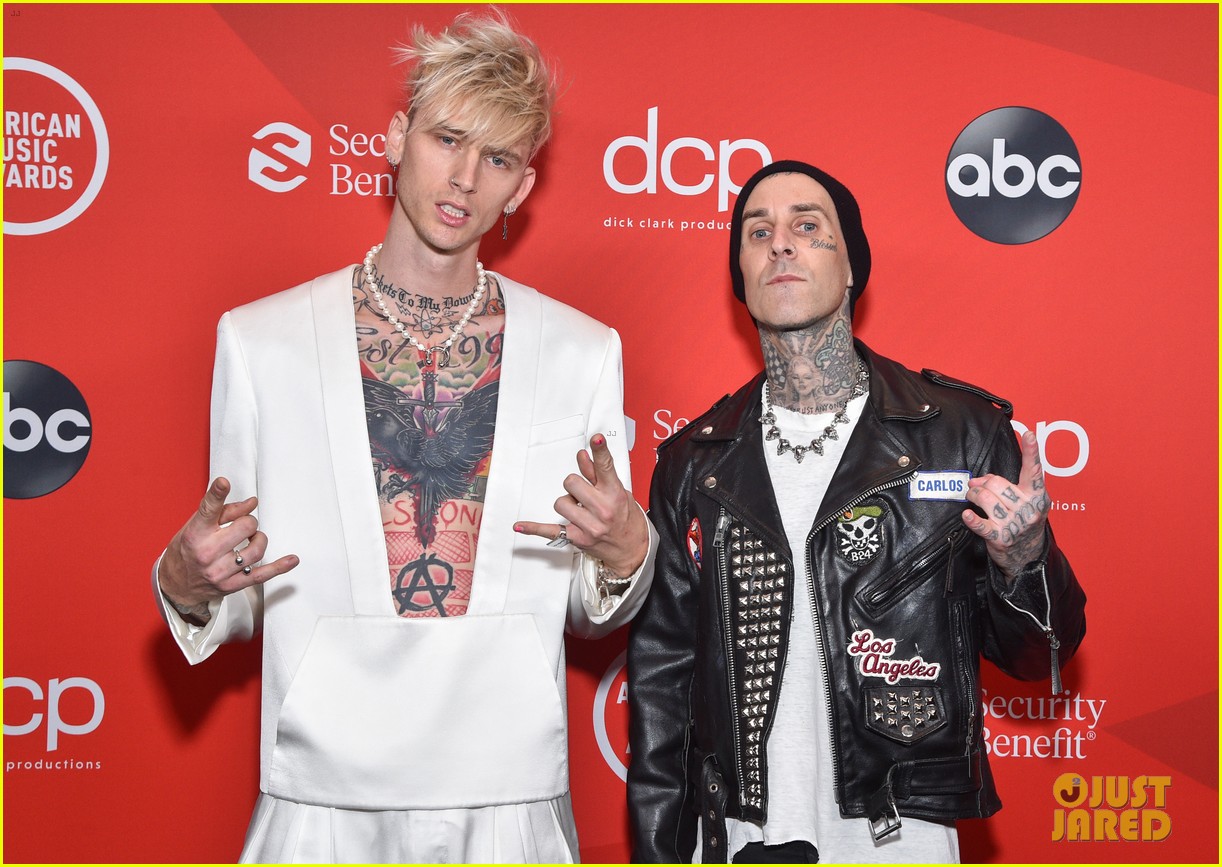 Megan Fox & Machine Gun Kelly Make Red Carpet Debut at American Music ...