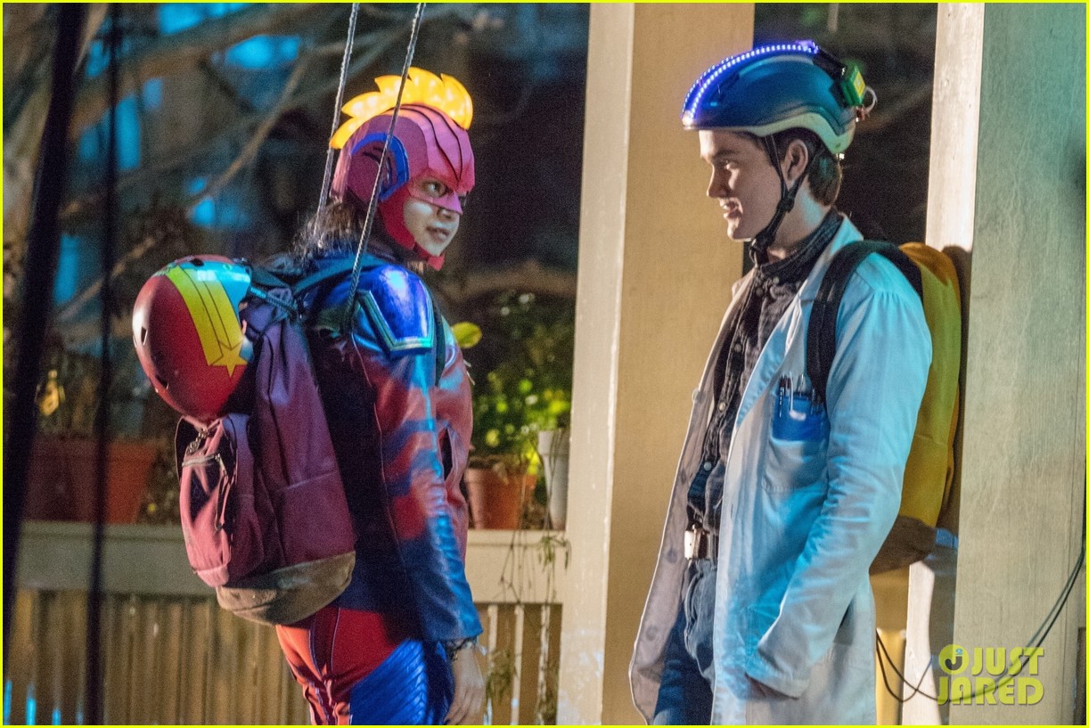 Iman Vellani Suits Up as 'Ms. Marvel' in More First Look Photos!: Photo ...