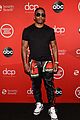 nelly rocks shades on red carpet amas 03
