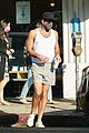 zachary quinto shows off toned arms while on coffee run 01