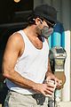 zachary quinto shows off toned arms while on coffee run 02